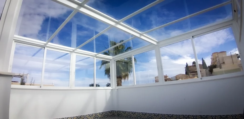 Cerramientos de cristal - Otras líneas de producto en Alicante | Toldos Corona