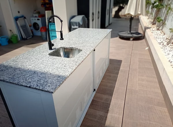 Segunda composición - Cocinas de exterior para convertir la terraza en una zona social completa. en Alicante | Toldos Corona