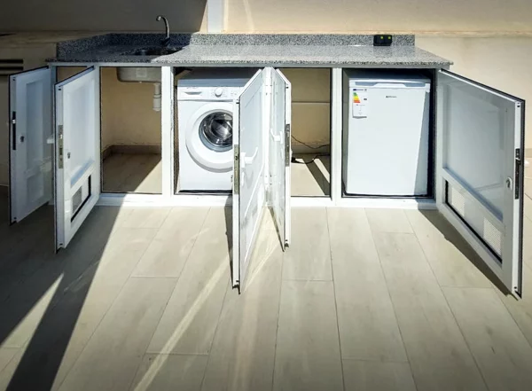 Uso social del espacio - Cocinas de exterior para convertir la terraza en una zona social completa. en Alicante | Toldos Corona