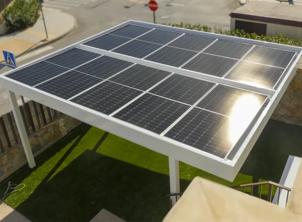 Estructuras para panel solar - Soluciones complementarias con fabricación propia en Alicante | Toldos Corona