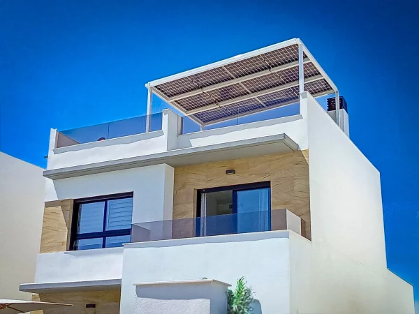 Segunda solución fotovoltaica - Estructuras para panel solar con integración útil, limpia y productiva. en Alicante | Toldos Corona