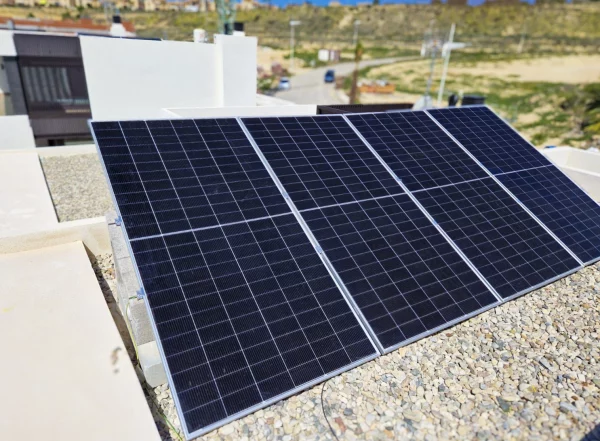 Vista complementaria - Estructuras para panel solar con integración útil, limpia y productiva. en Alicante | Toldos Corona