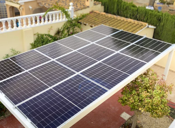 Última aplicación real - Estructuras para panel solar con integración útil, limpia y productiva. en Alicante | Toldos Corona