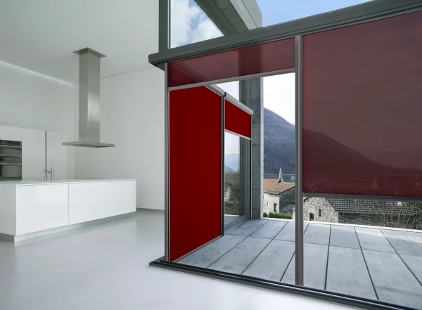 Segunda vista del sistema vertical - Telones verticales para proteger laterales y perímetro exterior. en Alicante | Toldos Corona