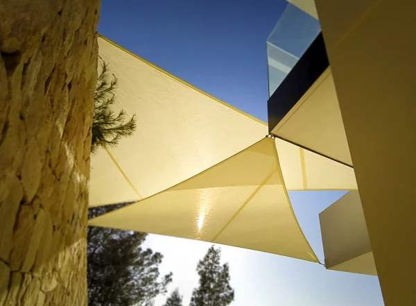 Second tensioned composition - Shade sails for light, visually open shade. in Alicante | Toldos Corona