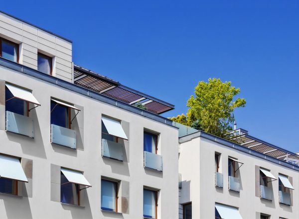 Segunda vista del punto recto - Toldos de punto recto para ventanas y fachadas soleadas. en Alicante | Toldos Corona