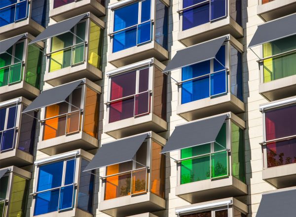 Aplicación con otra lona y acabado - Toldos de punto recto para ventanas y fachadas soleadas. en Alicante | Toldos Corona